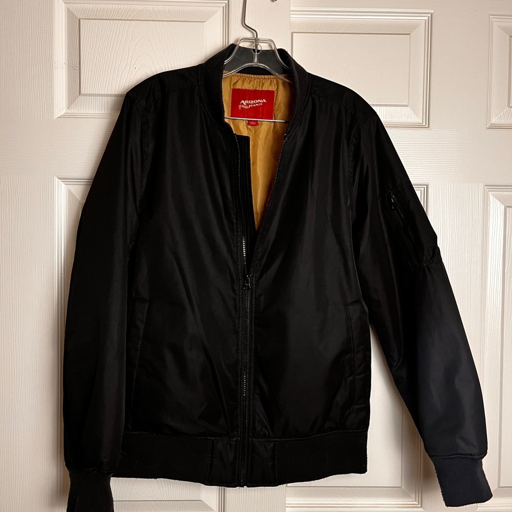 Arizona Jeans Co. Men’s black bomber jacket. Size small.